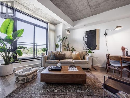 703 - 1239 Dundas Street W, Toronto, ON - Indoor Photo Showing Living Room