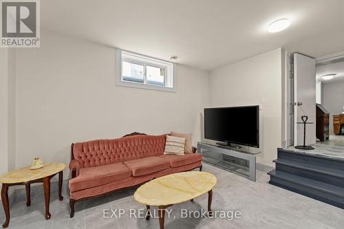 111 Church Street, Georgina, ON - Indoor Photo Showing Living Room