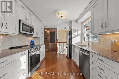 111 Church Street, Georgina, ON - Indoor Photo Showing Kitchen With Upgraded Kitchen