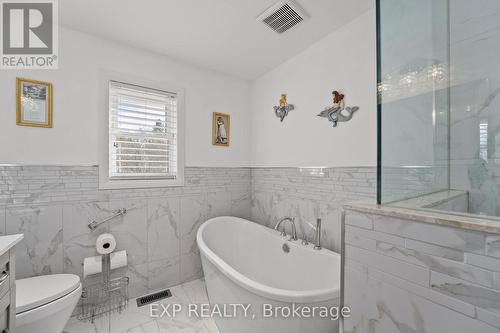 111A Church Street, Georgina, ON - Indoor Photo Showing Bathroom