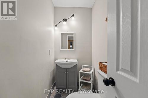 111A Church Street, Georgina, ON - Indoor Photo Showing Bathroom