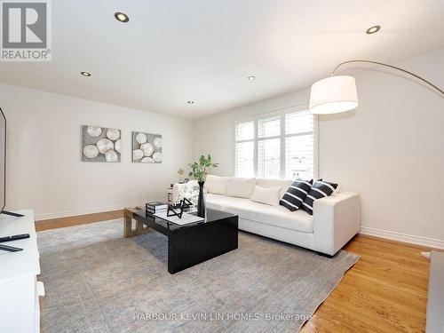 37 Laser Court, Richmond Hill, ON - Indoor Photo Showing Living Room