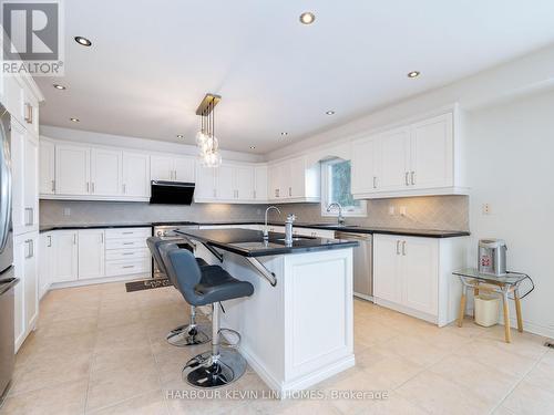 37 Laser Court, Richmond Hill, ON - Indoor Photo Showing Kitchen