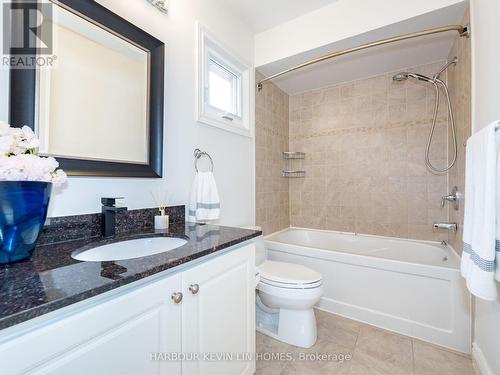 37 Laser Court, Richmond Hill, ON - Indoor Photo Showing Bathroom