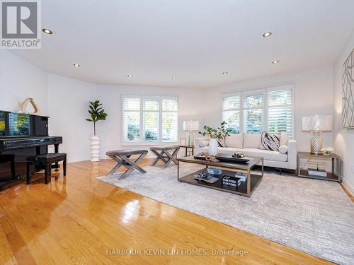 37 Laser Court, Richmond Hill, ON - Indoor Photo Showing Living Room