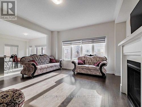 364 Danny Wheeler Boulevard, Georgina, ON - Indoor Photo Showing Living Room