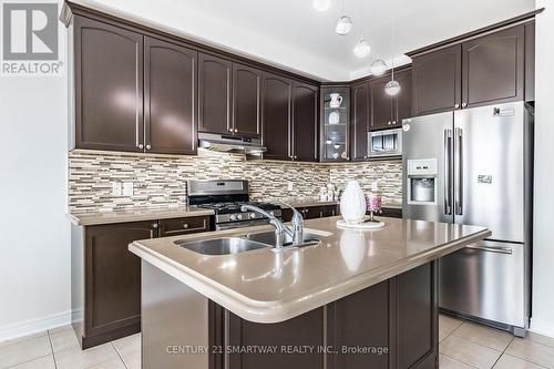 28 Speedwell Street, Brampton, ON - Indoor Photo Showing Kitchen With Stainless Steel Kitchen With Double Sink With Upgraded Kitchen