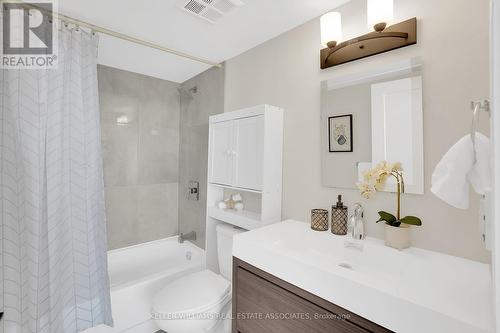 1406 - 265 Enfield Place, Mississauga, ON - Indoor Photo Showing Bathroom