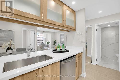 1406 - 265 Enfield Place, Mississauga, ON - Indoor Photo Showing Kitchen