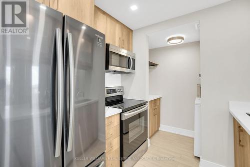 1406 - 265 Enfield Place, Mississauga, ON - Indoor Photo Showing Kitchen