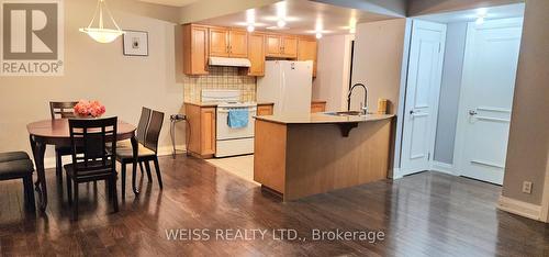 402 - 2737 Keele Street, Toronto, ON - Indoor Photo Showing Kitchen