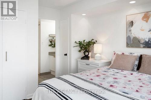 526 - 250 Manitoba Street, Toronto, ON - Indoor Photo Showing Bedroom