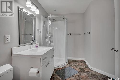 202 410 Hunter Road, Saskatoon, SK - Indoor Photo Showing Bathroom