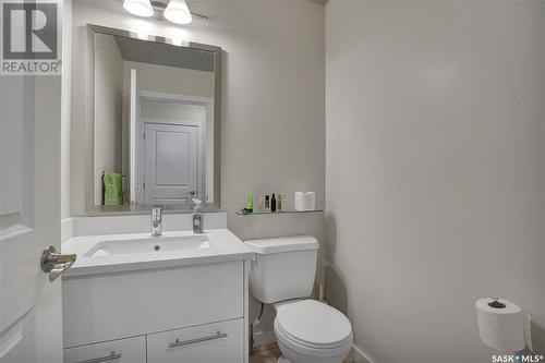 202 410 Hunter Road, Saskatoon, SK - Indoor Photo Showing Bathroom