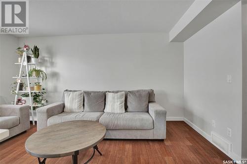 202 410 Hunter Road, Saskatoon, SK - Indoor Photo Showing Living Room