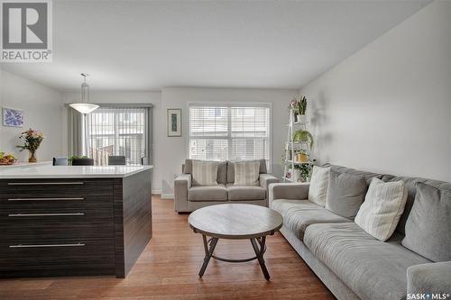 202 410 Hunter Road, Saskatoon, SK - Indoor Photo Showing Living Room