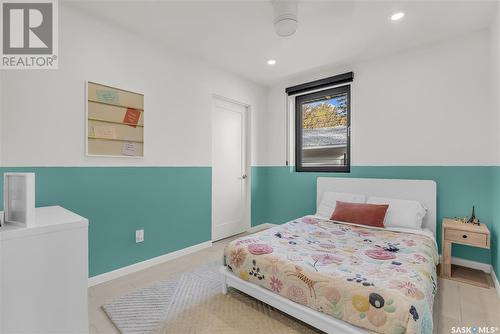 211 Lake Crescent, Saskatoon, SK - Indoor Photo Showing Bedroom