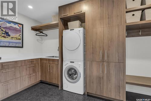 211 Lake Crescent, Saskatoon, SK - Indoor Photo Showing Laundry Room