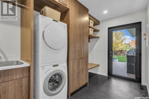 211 Lake Crescent, Saskatoon, SK - Indoor Photo Showing Laundry Room