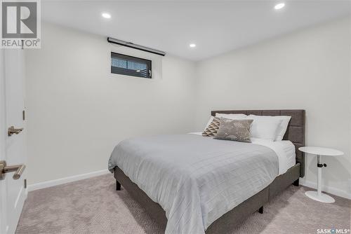 211 Lake Crescent, Saskatoon, SK - Indoor Photo Showing Bedroom