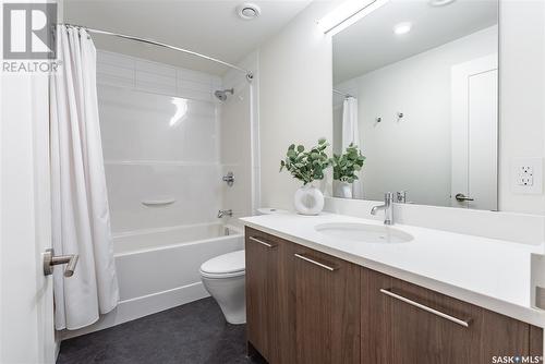 211 Lake Crescent, Saskatoon, SK - Indoor Photo Showing Bathroom