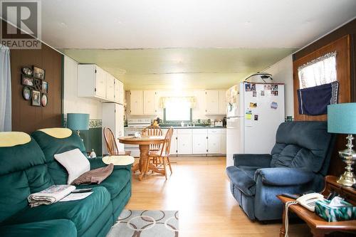 1124 Old Goulais Bay Rd, Sault Ste. Marie, ON - Indoor Photo Showing Living Room