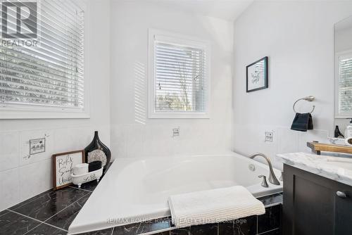 30 Illingworth Lane, Ajax (Central West), ON - Indoor Photo Showing Bathroom