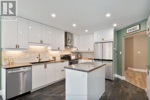 3230 Settlement Trail, London, ON - Indoor Photo Showing Kitchen With Upgraded Kitchen