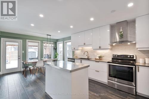 3230 Settlement Trail, London, ON - Indoor Photo Showing Kitchen With Upgraded Kitchen