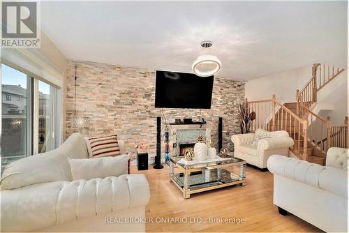 524 Paine Avenue, Ottawa, ON - Indoor Photo Showing Living Room With Fireplace