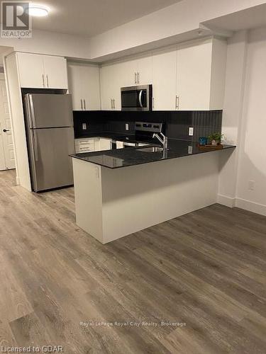 503 - 26 Lowes Road, Guelph (Clairfields), ON - Indoor Photo Showing Kitchen