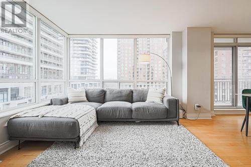 504 - 1103 Leslie Street, Toronto, ON - Indoor Photo Showing Bedroom