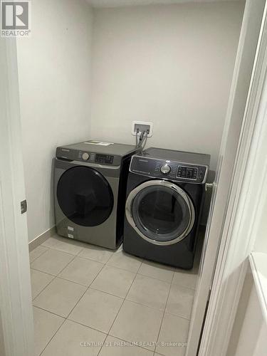 33 Bannister Crescent, Brampton, ON - Indoor Photo Showing Laundry Room