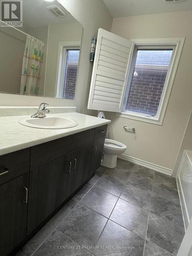 33 Bannister Crescent, Brampton, ON - Indoor Photo Showing Bathroom