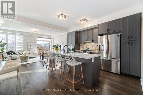 619 Beam Court, Milton, ON - Indoor Photo Showing Kitchen With Upgraded Kitchen