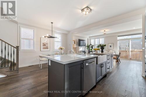 619 Beam Court, Milton, ON - Indoor Photo Showing Kitchen With Upgraded Kitchen