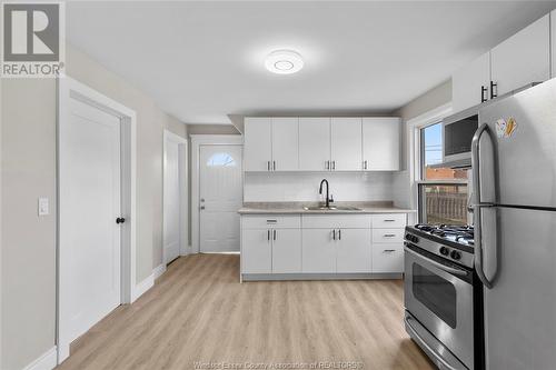 945 Windsor Avenue Unit# Main, Windsor, ON - Indoor Photo Showing Kitchen