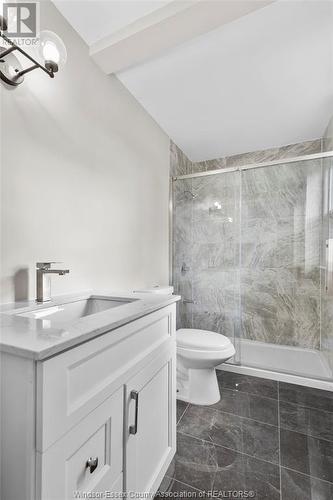 945 Windsor Avenue Unit# Main, Windsor, ON - Indoor Photo Showing Bathroom