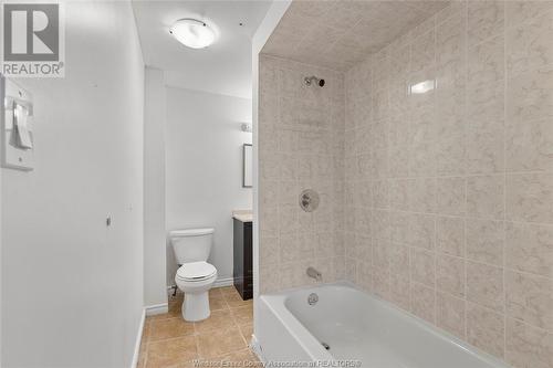 947 Windsor Avenue Unit# Upper, Windsor, ON - Indoor Photo Showing Bathroom