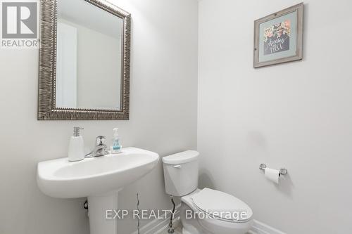 Upper - 8 Bannister Crescent, Brampton, ON - Indoor Photo Showing Bathroom