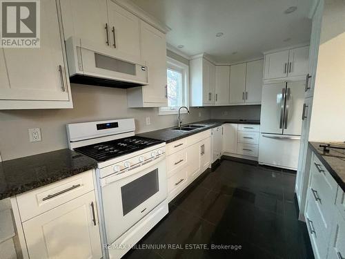 6077 Collins Drive, Niagara Falls, ON - Indoor Photo Showing Kitchen With Double Sink