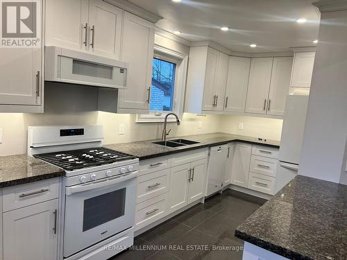 6077 Collins Drive, Niagara Falls, ON - Indoor Photo Showing Kitchen With Double Sink