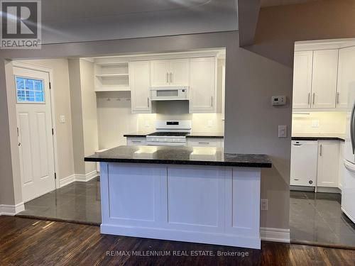 6077 Collins Drive, Niagara Falls, ON - Indoor Photo Showing Kitchen