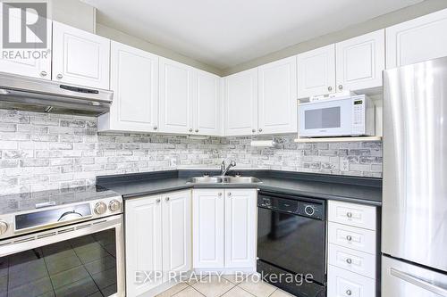 14 Saddler Street, Pelham, ON - Indoor Photo Showing Kitchen With Double Sink