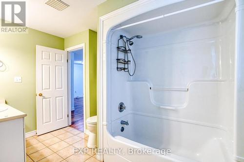 14 Saddler Street, Pelham, ON - Indoor Photo Showing Bathroom