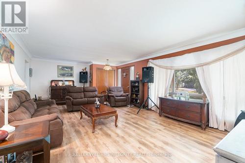 5801 Bossert Road, Niagara Falls (224 - Lyons Creek), ON - Indoor Photo Showing Living Room