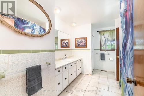 5801 Bossert Road, Niagara Falls (224 - Lyons Creek), ON - Indoor Photo Showing Bathroom