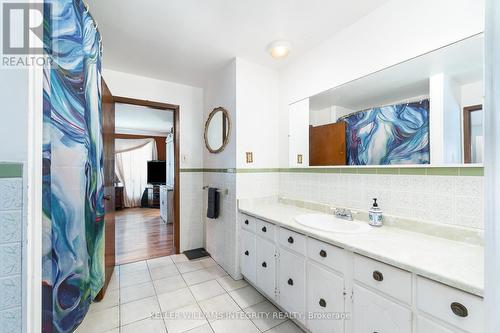 5801 Bossert Road, Niagara Falls (224 - Lyons Creek), ON - Indoor Photo Showing Bathroom