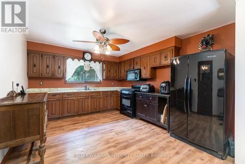 5801 Bossert Road, Niagara Falls (224 - Lyons Creek), ON - Indoor Photo Showing Kitchen