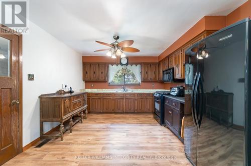 5801 Bossert Road, Niagara Falls (224 - Lyons Creek), ON - Indoor Photo Showing Kitchen